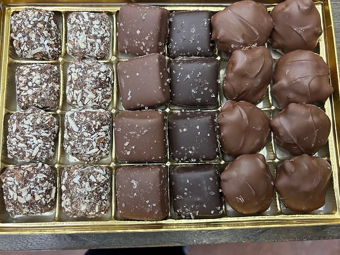 24 Turtle sea salt, caramels and toffee